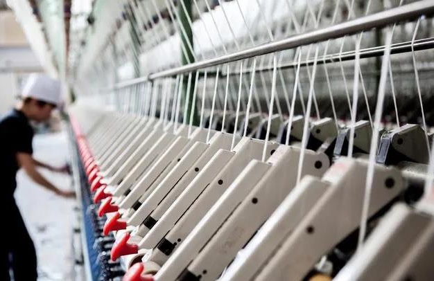 訂單減少50% 開機(jī)率達(dá)到低位，限電或?qū)⒕硗林貋?，多地電價最高上漲70%，紡織人的春天何時到來？